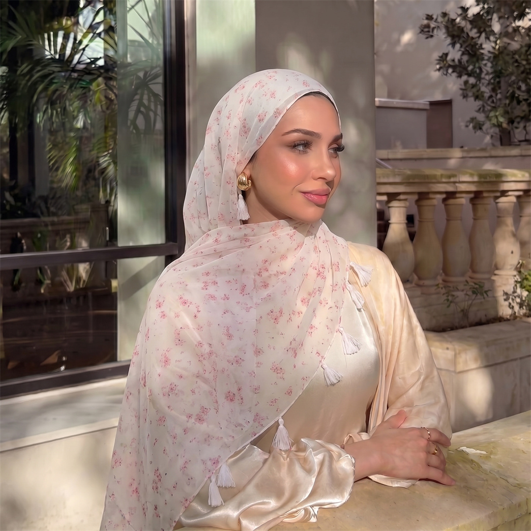 Women'S Fashion Trends - Foulard Hijab à Pompons Tendance pour